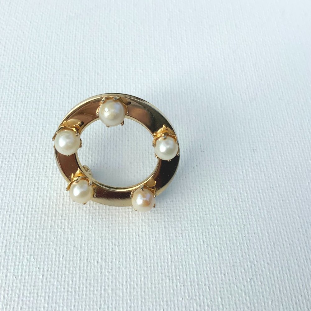 Modernist Goldtone Open Circle Cultured Pearles Pin Brooch - Picture 13 of 16